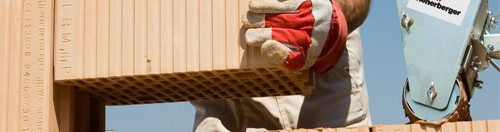 Man during the installation with roller of Porotherm BIO PLAN