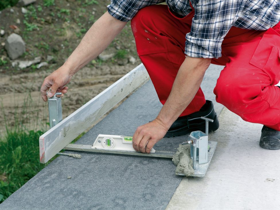 justierboy, mortar, construction worker, first layer, spirit level