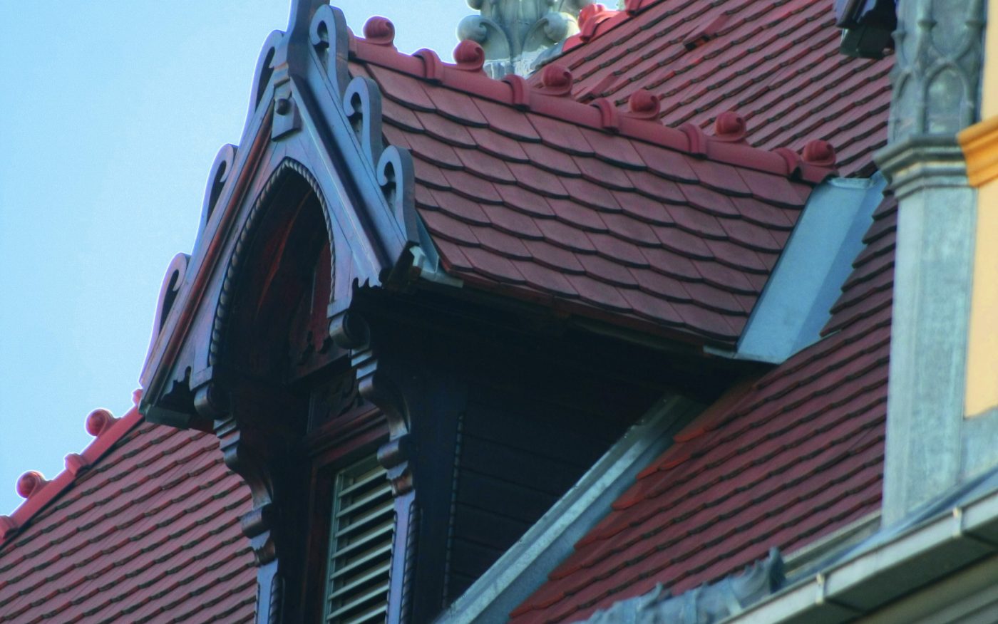 Sberbank (korábbi Volksbank) központi irodaház felújított teteje